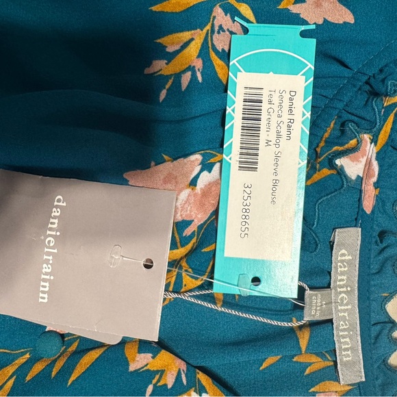 Daniel Rainn Floral Teal Women's Top - Picture 3 of 3
